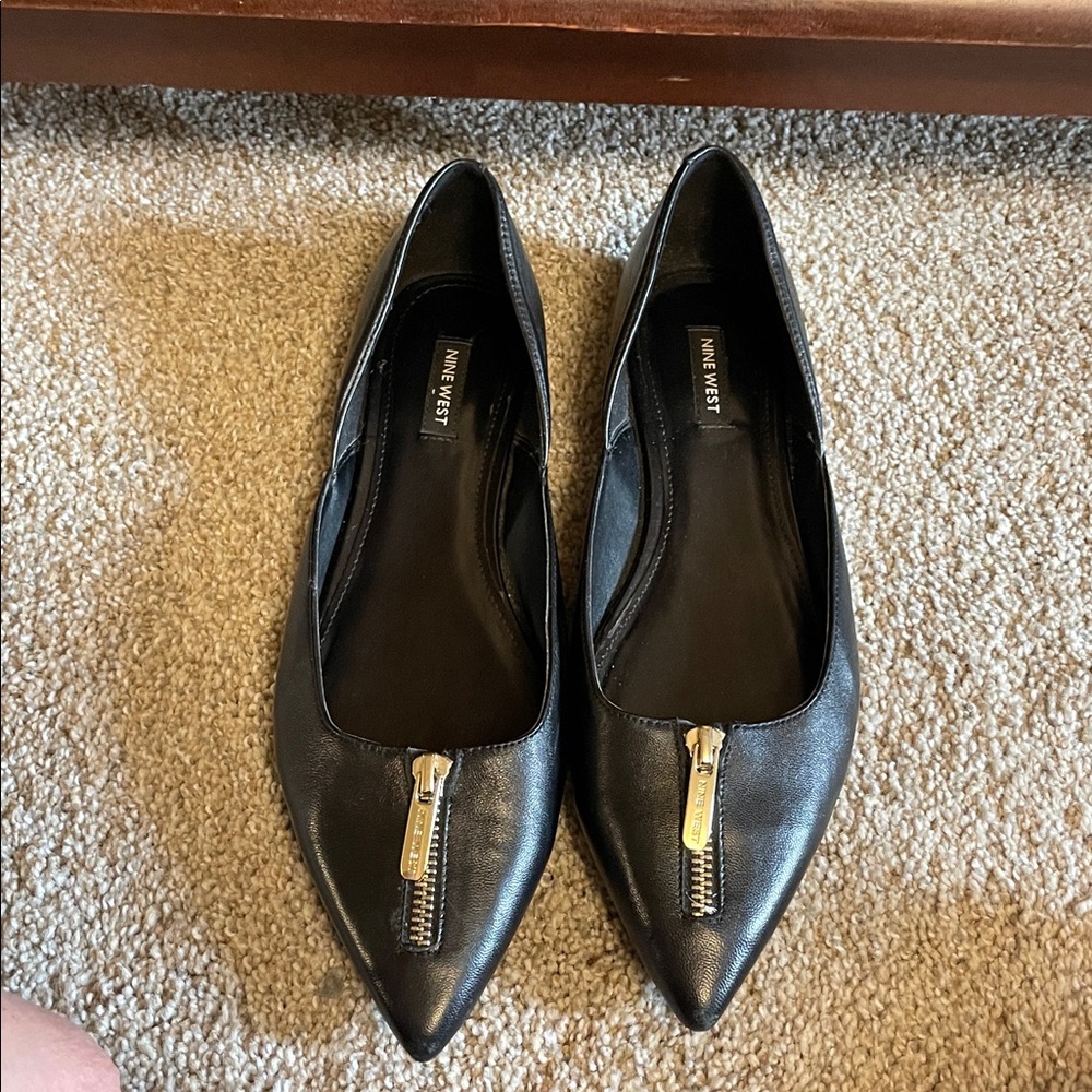 Super cute zipper flats by Nine West